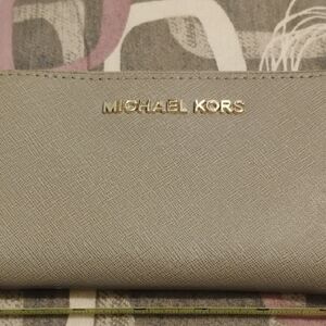 Michael Kors Elegant Gray Wallet